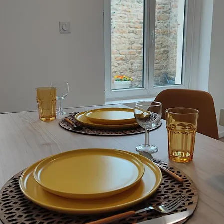 Cmg 002 Petit Bois Place Ducale *