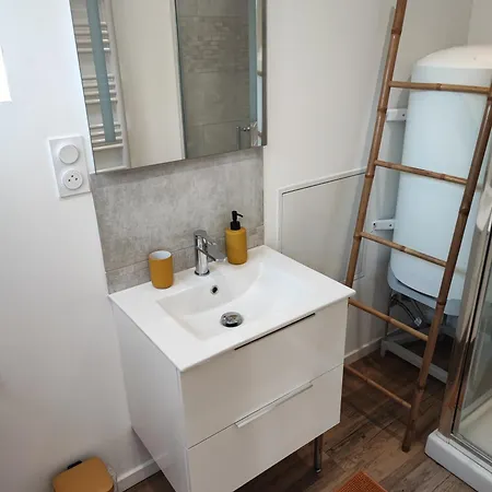 Cmg 002 Petit Bois Place Ducale